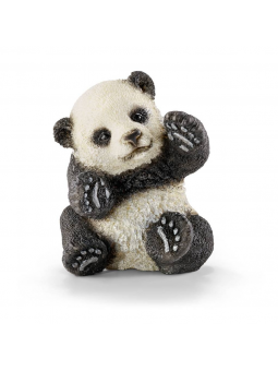 Jeune panda jouant